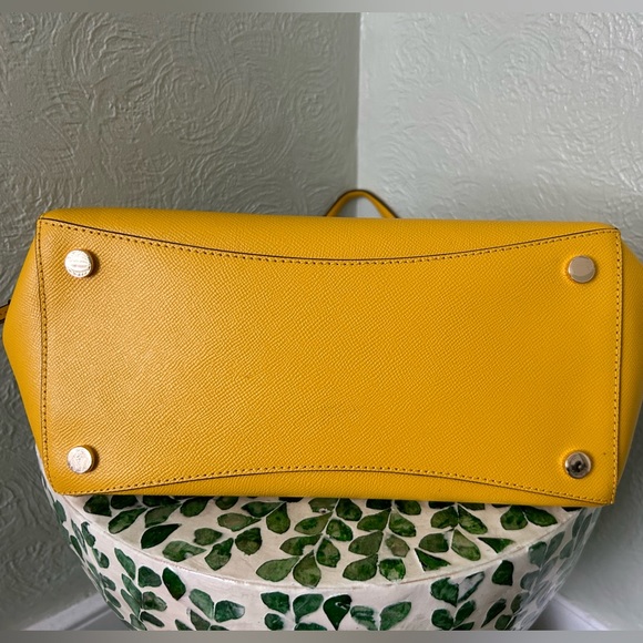 Michael Kors Tote Bag - Picture 2 of 3